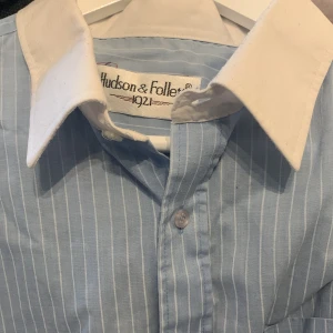 Skjorta - Bra skick. Passar både killar och tjejer.