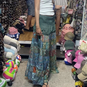 Långkjol - Jätte söt långklänning jag köpte på en marknad, har inte används så mycket så kan tänka mig sälja vid bra bud💞