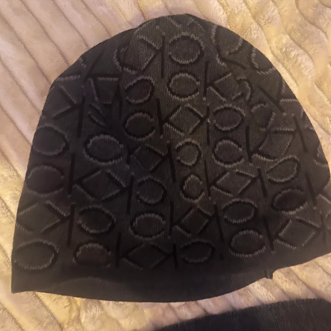 Mössa och halsduk från Calvin Klein - 91