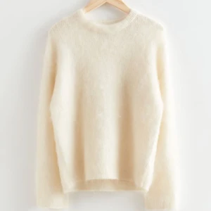 Mohair tröja  - Säljer denna fina stickade tröjan från otherstories 😙😙