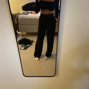 Svarta kostymbyxor  - Säljer dessa svarta kostymbyxor med fin passform 