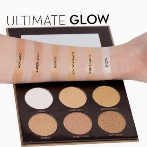 Anastasia glow kit  - Säljer nu min Anastasia glow kit som jag älskar med hela mitt hjärta men tyvärr så har jag två andra highlighter kit så har bestämt mig för att sälja denna. Endast använd denna sommaren under festival annars precis som ny. Otroligt pigmenterad!