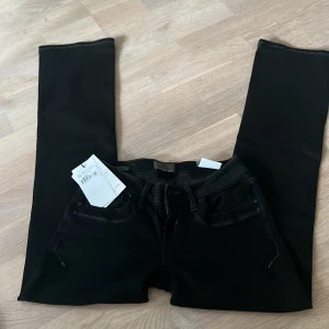 Ltb low waist jeans  - Säljer ett par helt nya Ltb jeans i storlek 26/30. Säljer på grund av att dem är alldes för korta för mig. Först till kvarn❤️ pris kan även diskuteras 