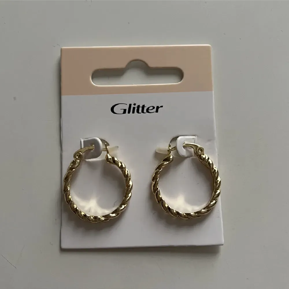 Guldiga hoops! Kommer tyvärr inte till användning 🥰. Accessoarer.