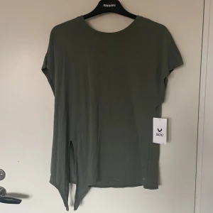 Ny träningstshirt - Snygg tränningstshirt med prislapp kvar!