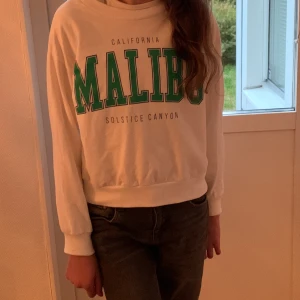 Tjock tröja  - En fin tjock tröja som tyvärr var för lite när jag köpte den så aldrig använd❤️