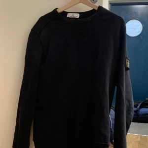 Stone Island Sweatshirt Storlek M - Cond 8/10 Fin Stone Island-tröja, riktigt skön och i storlek M. Pris kan diskuteras vid snabb affär 