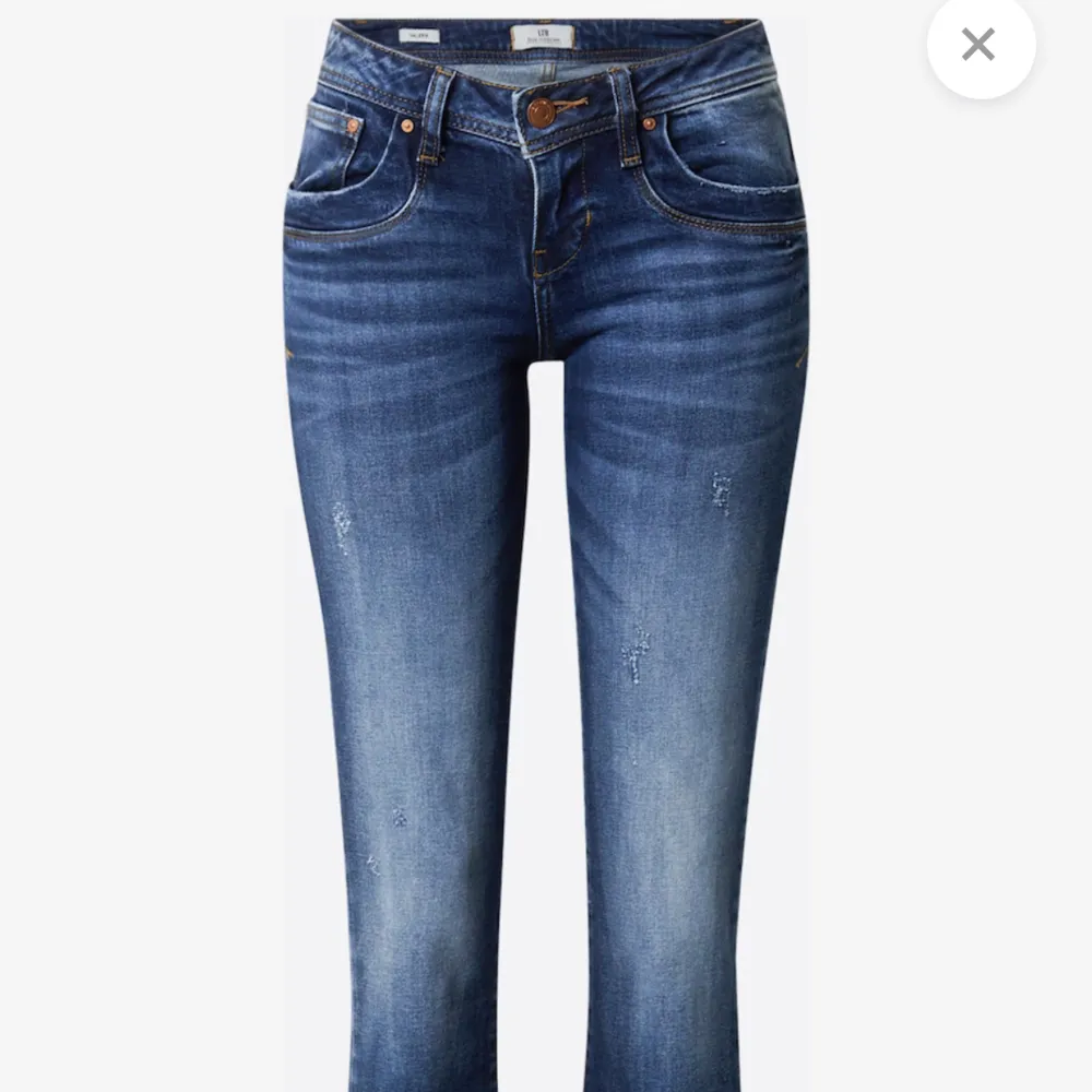 Säljer mina super snygga ltb jeans pga att de är för små! Orginalpris: 799kr men säljer för 400💓Priset kan diskuteras. Jeans & Byxor.
