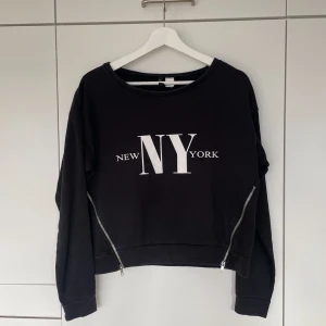 NY tröja - Använd några få gånger men fortfarande i bra skick, inte använd på ett tag