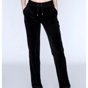 Juicy couture byxor  - Jätte fina juicy byxor som tyvärr inte kommit till användning 