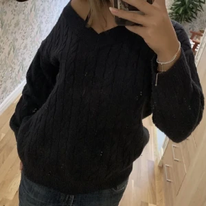 Stickad tröja - Tröja som använts få gånger, liknar den från brandy💞💞