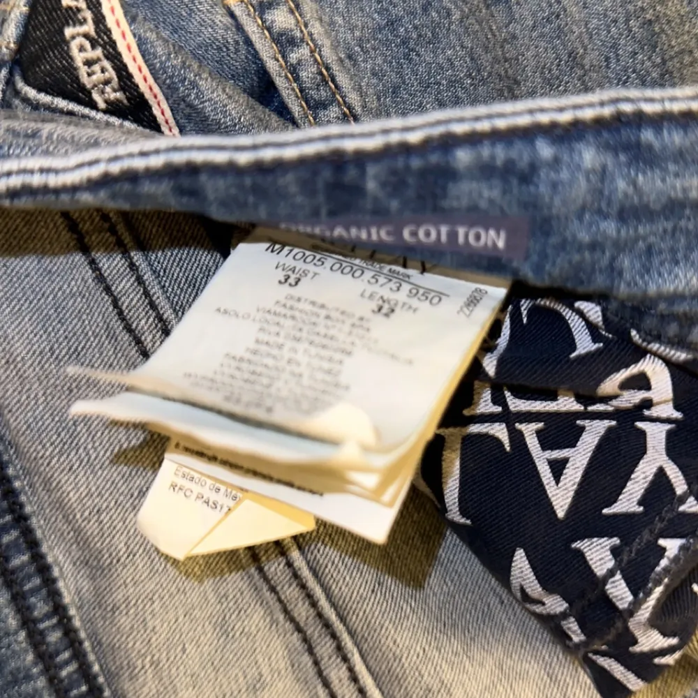 Använd 2-3 gånger sen har de ba vart i garderoben i månader . Jeans & Byxor.