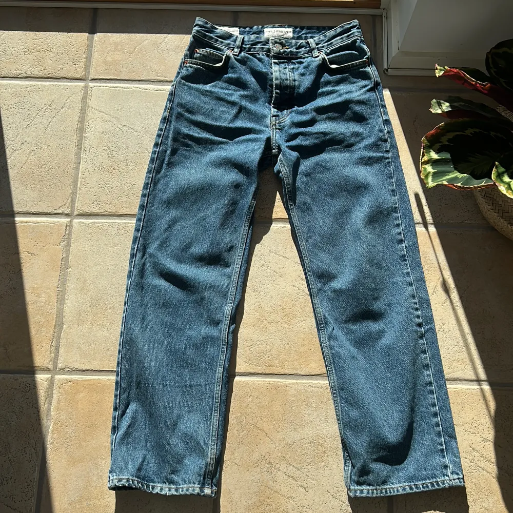 Ett par just junkies jeans i mycket bra skick. Storleken är 28/30 och passformen är loose fit. Nypris: 999kr Mitt pris: 250kr. Jeans & Byxor.