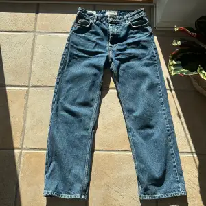 Ett par just junkies jeans i mycket bra skick. Storleken är 28/30 och passformen är loose fit. Nypris: 999kr Mitt pris: 250kr