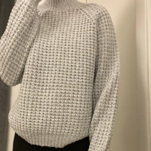 Stickad tröja  - Stickad tröja från lager 157 i väldigt bra skick storlek xs