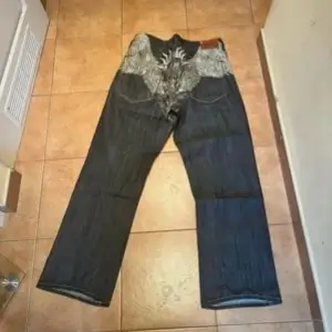 jeans som jesse pinkman hade på sig 🔥🔥🔥🔥🔥 intressekoll 💸💸💸💸 as feta drainiga byxor (tror nt jag kommer sälja)