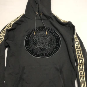 Glorious Gangsta hoodie - Köpte den här Glorious Gangsta hoodien för 500kr och måste erkänna att den är jävligt snygg