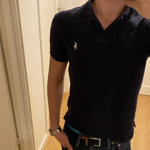 Polo piké  - Mörkblå polo piké, Storlek S Eu