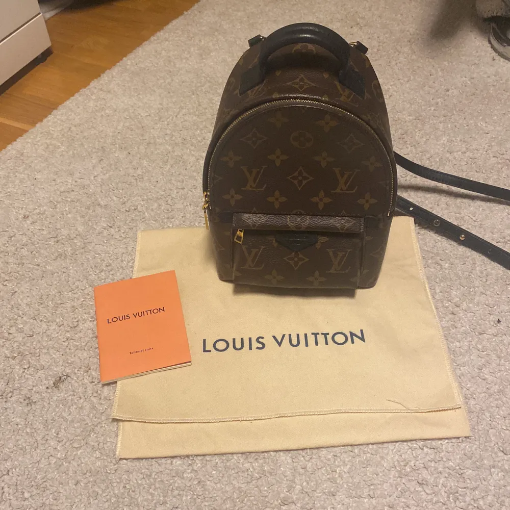 Säljer nu min älsklings väska från louis vuitton som jag fick i present för två år sedan, använd ett fåtal gånger och den har inga slitage. Värdet av väskan är 16-17 tusen, tillkommer kort och dustbag. Pris går att diskuteras 😁 . Väskor.