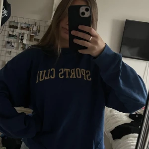 Sweatshirt - Fin blå sweatshirt som knappt är använd, från Cubus. 💙