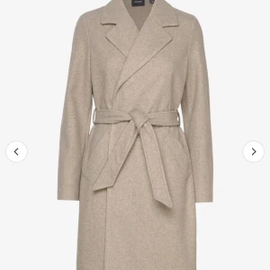 Vero Moda Kappa - Beige kappa från Vero Moda, fint skick! 💕 Nypris 599