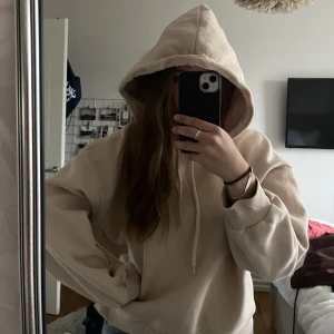 Hoodie - Beige fin hoodie från lager 157, knappt använd! ☺️Den är i storlek M men passar även Xs och S