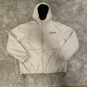 Capeesh jacka - Använd en sässong