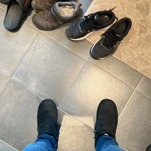 Uggs - Säljer dessa uggs då dem inte längre kommer till användning. Använda endast en vinter och är i bra skick. Nypris 1900 kr mitt pris 1100