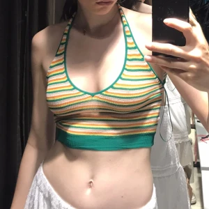 Stickat Linne från Zara - Stickat linne att knyta bakom nacken i mkt fina färger. Köpt förra sommaren på Zara