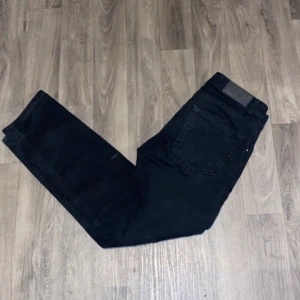 Jeans från zara  - Jeans från zara! Har haft dessa jeans att tag men pågrund av att jag slutat använda dom så har jag beslutat att sälja dom! 