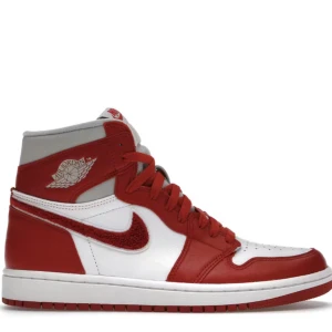 Jordan 1 varsity red W - Dam Jordans 1  Storlek 38,5 Fick 22 juli 2022 förra året  Andvända ganska så mycket men kommer inte till andvändning ngn mer tyvärr Köpte får ca 1800kr så säljer för 650kr + 📦  och kartong medföljer kvittot är bort slarvat