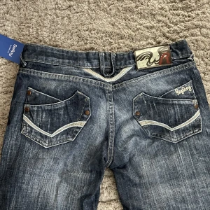 Replay lowwaist jeans - Så himla snygga replay jeans! Köpt på sellpy men är tyvärr för små så gör en intressekoll här på plick.  Är i storlek 30 så passar alltså S. Har bootcut längst ner skulle jag säga!
