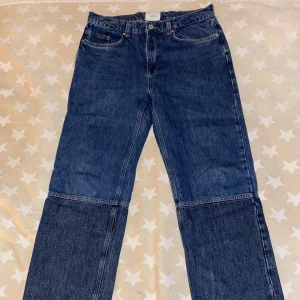 Axel Arigato Jeans - Säljer dem då jag inte får någon användning för dem. Köptes sommaren 2022. Med vänliga hälsningar, Teo