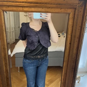 Bolero - Säljer denna lila boleron i storlek  S/M😊