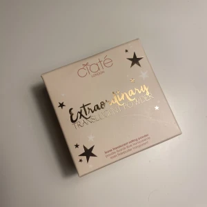 Translucent powder - Puder från ciate london. Helt oanvänt med plasten kvar som går att se på andra bilden. Säljes för 150kr.