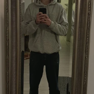 Hoodie Grå Oversized - Bra skick, använd ett fåtal gånger, skön