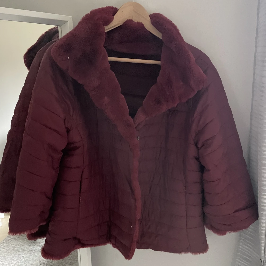 Mörkröd trekvartsärmad Jacka - 90