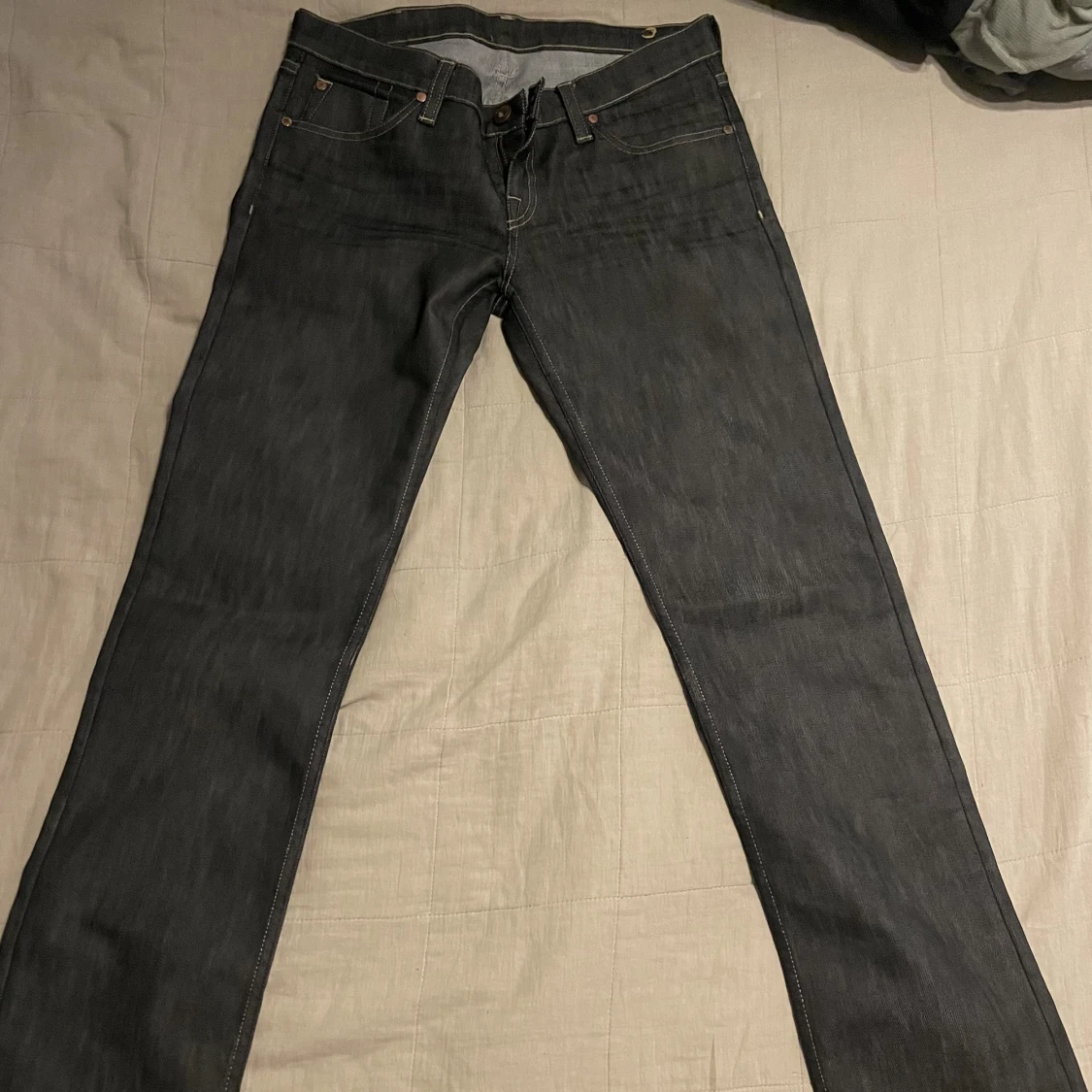 Gråa straight leg jeans