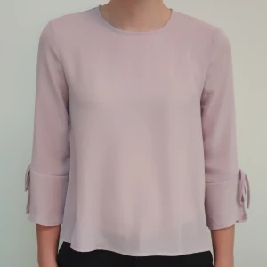 Lila blus  - Lila blus aldrig andvänd och förliten 💕