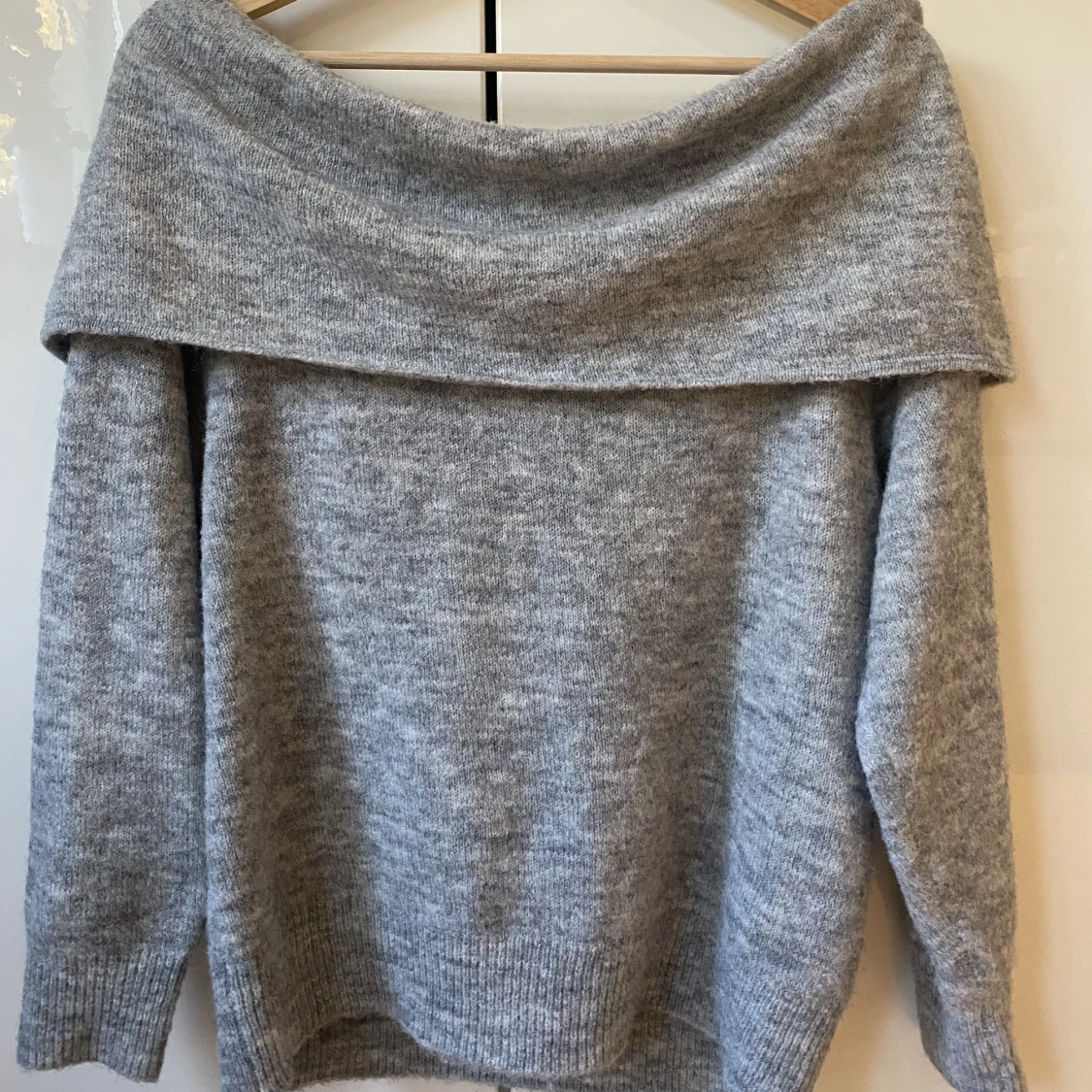 Off shoulder tröja - 91