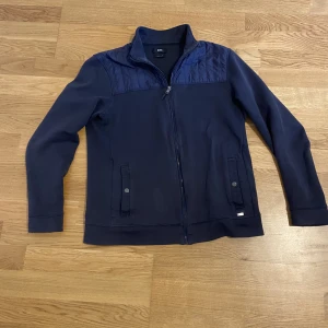 boss tröja - skön och stilig tröja från Hugo boss. Inga skador/defekter