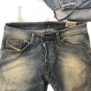 Diesel Industry Jeans - Diesel Jeans med rak passform.  Strl: 31/34 Inget slitage.