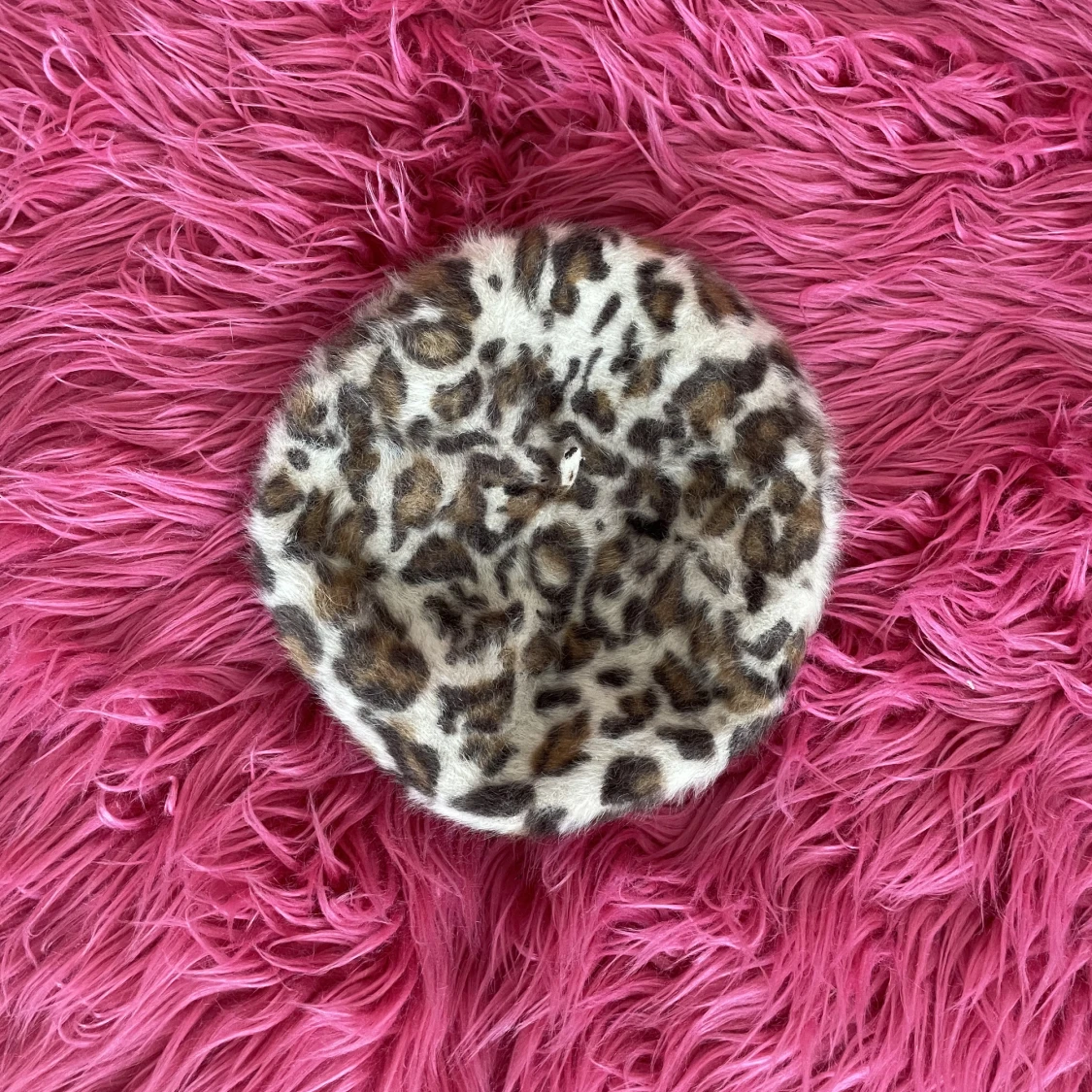 Basker med leopardmönster