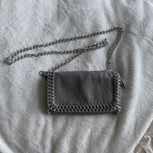 Tiamo väska - Ljusgrå Tiamo väska