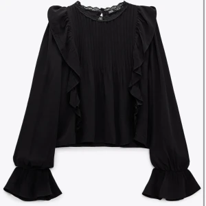 Fin blus  - Slutsåld blus från zara, aldrig använda