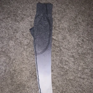 ICIW Ombre tights  - Aldrig använda, endast testade. 