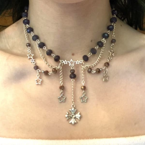 halsband  - snyggt halsband som aldrig kommer till användning då jag har en del smycken. Halsbandet  är handgjort 