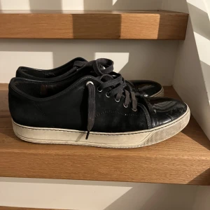 Lanvin  - Navy lanvin size 8 Välanvända men fortfarande använd bara. Lagad sula bra lagat  Inget og 