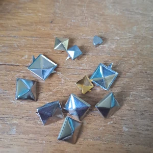 Nitar  - Intressekoll. För mer info skicka pm. Köparen står för frakten. Ansvarar inte för paketet under frakt. 