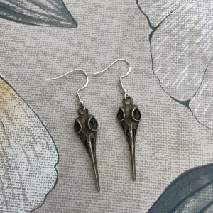 Örhängen - Här är ett par till örhängen som också är en nyhet! Jag kommer att lägga upp många sånna här örhängen och även armband passs på att köpa nu! 